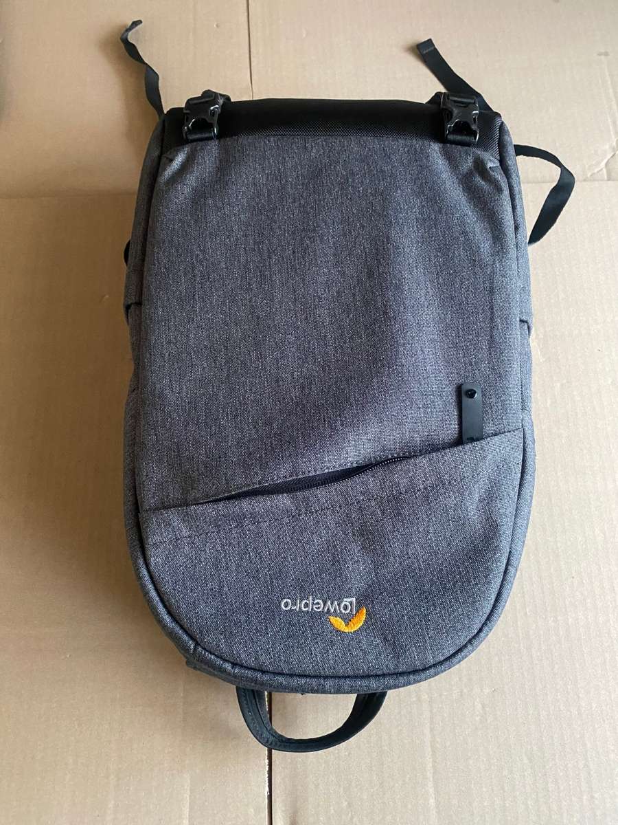 LOWEPRO CAMERA BAG IN GOOD  CONDITION
